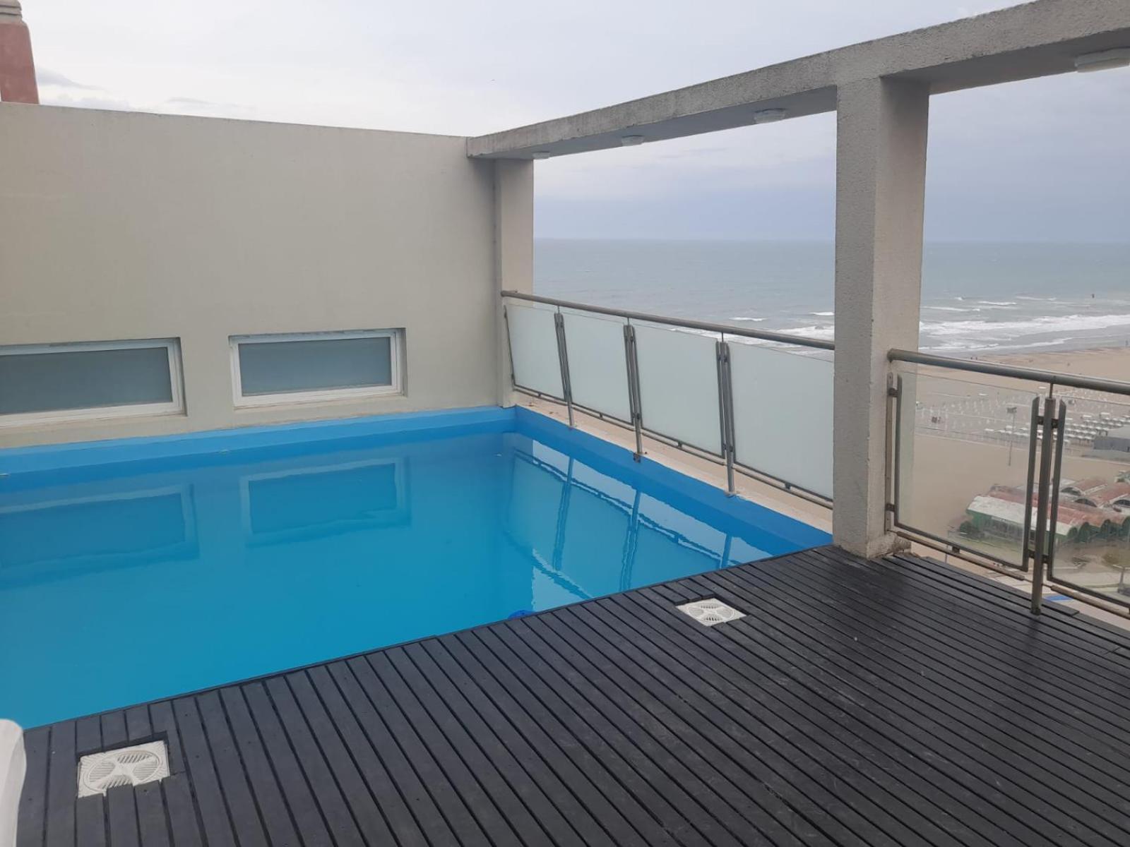 Departamento Vista Al Mar, Con Cochera Cubierta Y Pileta * Necochea