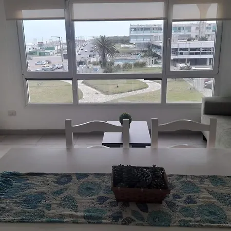 Departamento Vista Al Mar, Con Cochera Cubierta Y Pileta Necochea Exterior photo
